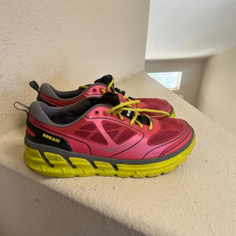 Hoka One‎ One Red Yellow Black Womens Running Shoe Size 10.5 - Picture 2 of 12